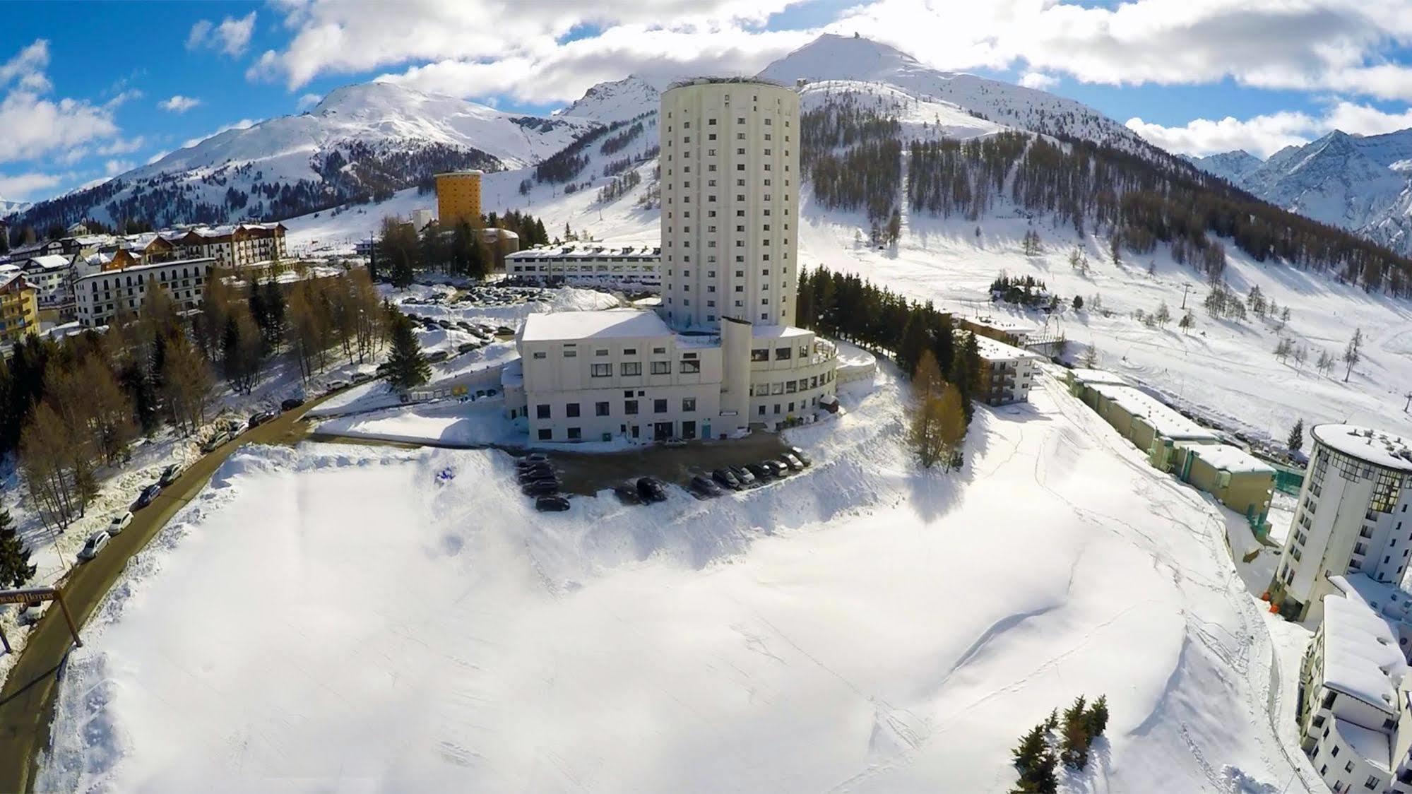 Grand Hotel Duchi D'Aosta Colle Colle Sestriere Exterior photo